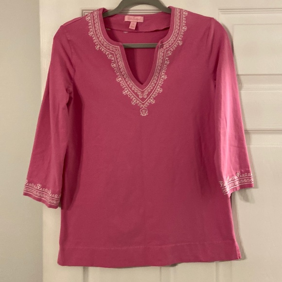 Lilly Pulitzer Tops - Lilly Pulitzer Shirt size S excellent condition Leigh 25” bust 34”